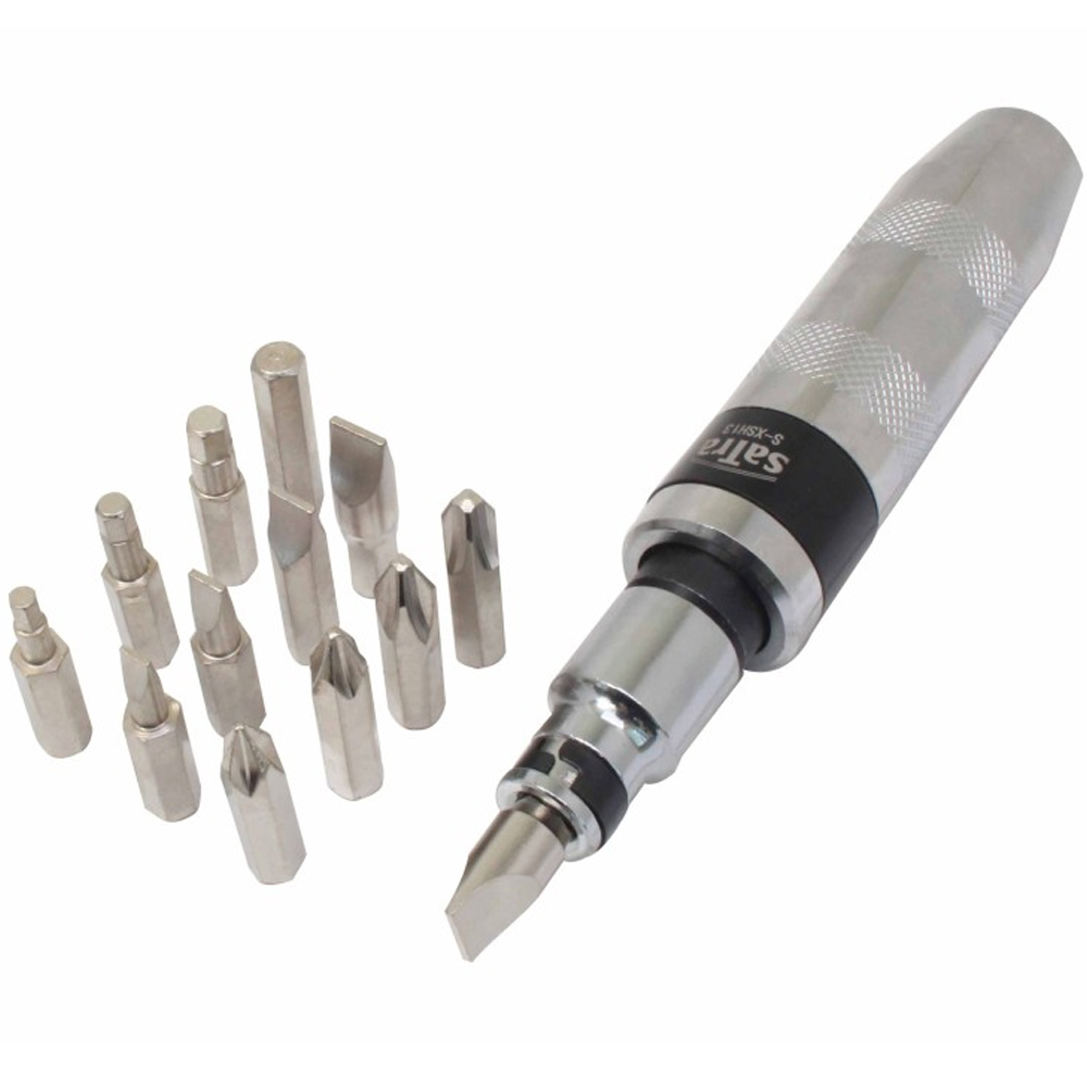 Destornillador de impacto manual metálico marca SATRA con juego de 13 puntas (plana, estrella y hex) para aflojar tornillos oxidados mediante golpe.