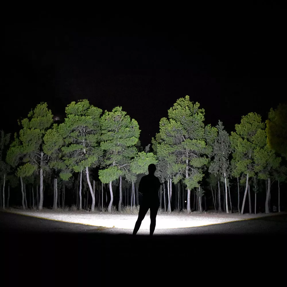 Linterna LED de Largo Alcance 18.000 Lúmenes (Power Bank) - EDM 36170 - Imagen 2