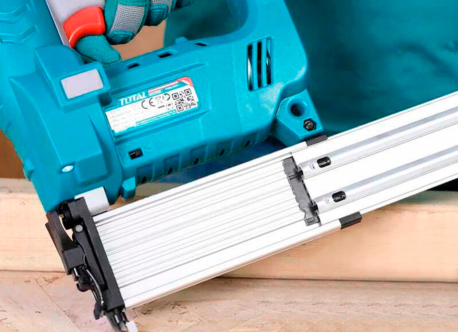 TOTAL TCBNLI2001 Clavadora Bateria 20V P20S (Con 2 Baterias 2Ah, Cargador, Maletin) - Imagen 5