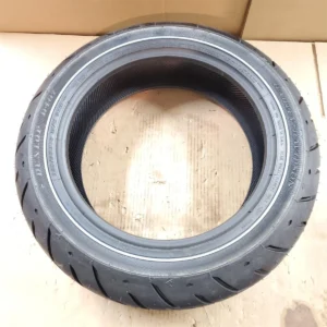 Neumático trasero Dunlop D407 de banda blanca estrecha
